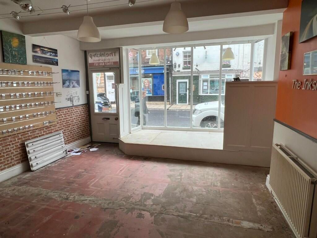 Retail premises to let in Bridge Street, Tadcaster, North Yorkshire, North Yorkshire LS24, £9,500 pa