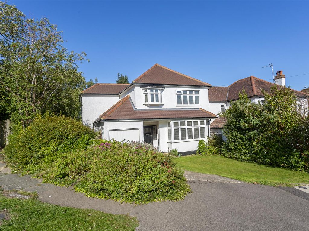 4 bed detached house for sale in Upper Pines, Banstead SM7, £800,000