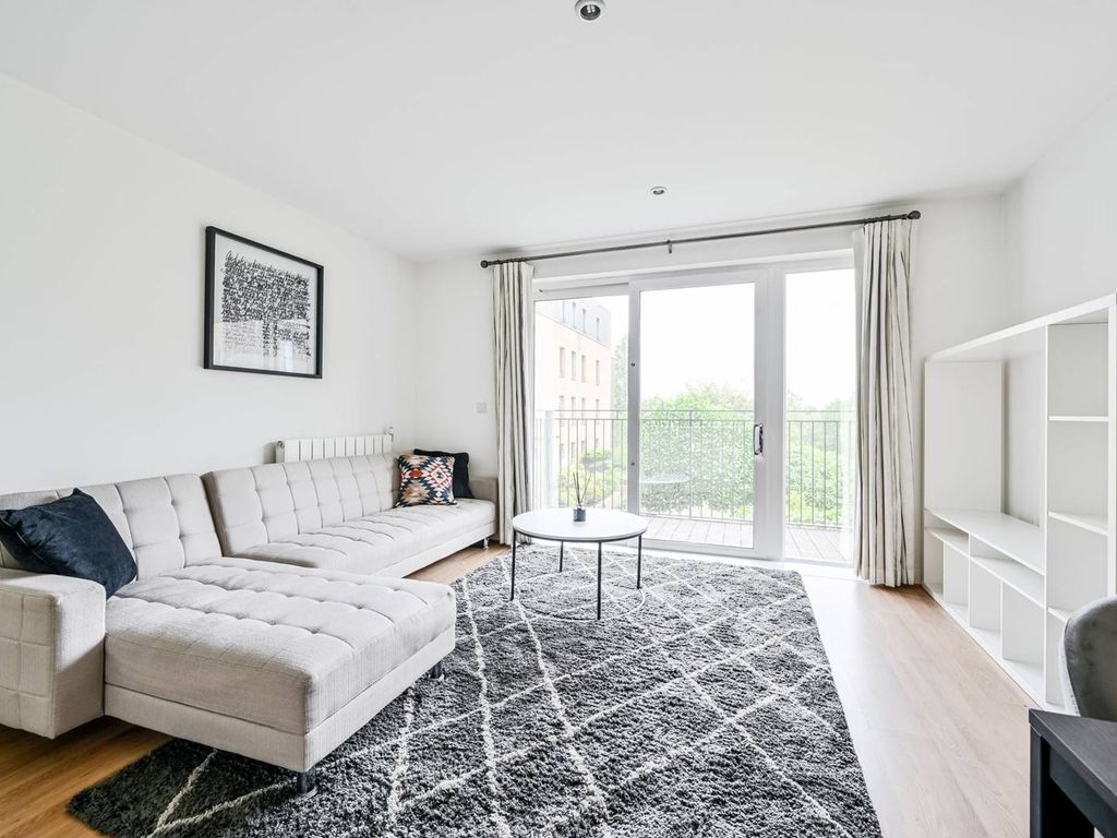 2 bed flat for sale in Meadowside, Kidbrooke, London SE9, £425,000
