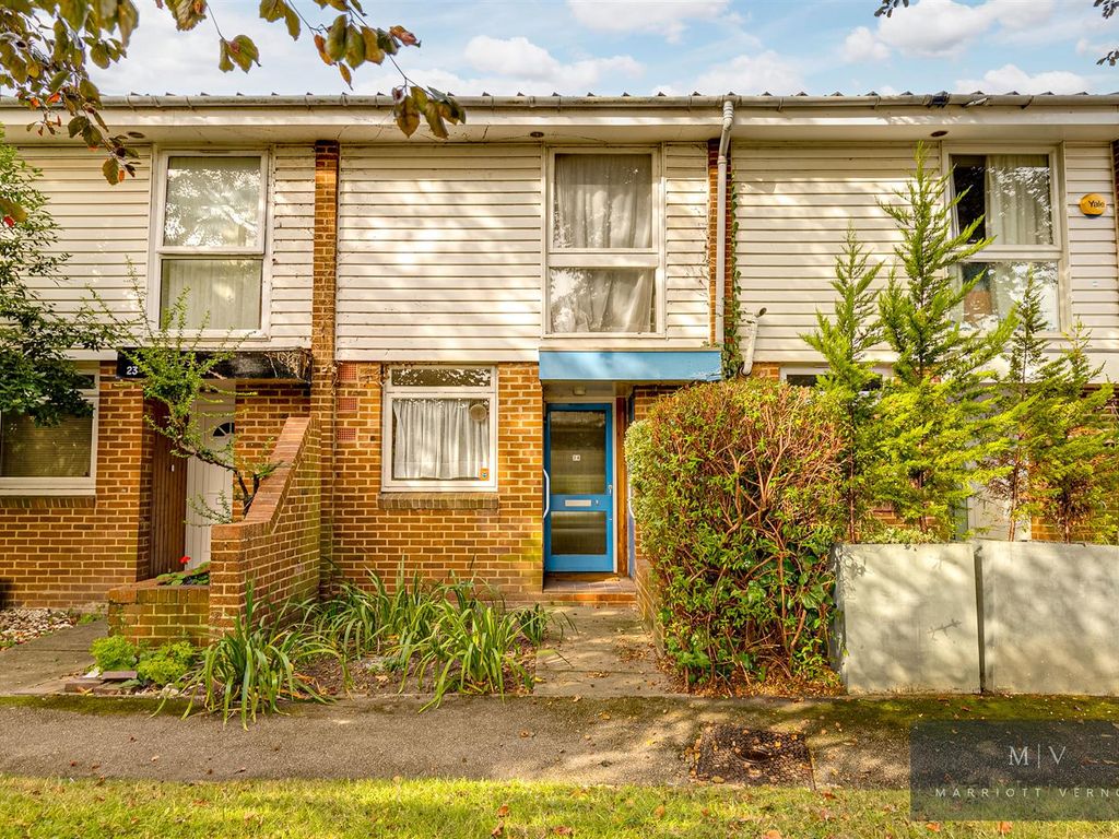 3 bed terraced house for sale in St. Arvans Close, Croydon CR0, £400,000