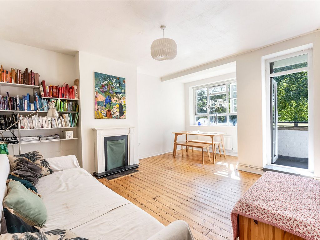 3 bed flat for sale in Gascoyne Road, London E9, £500,000