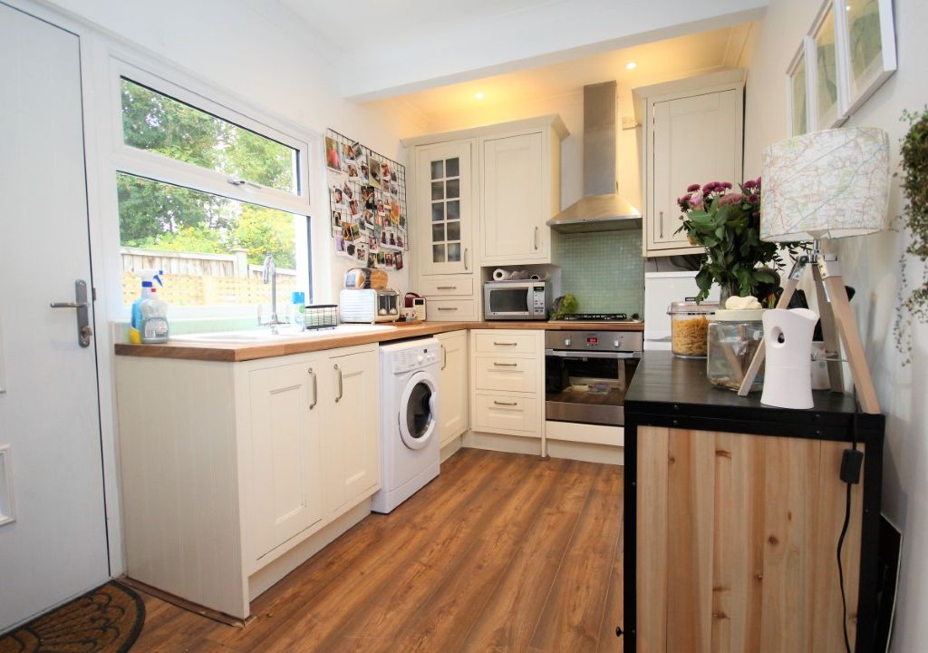 1 bed flat for sale in Waltham Road, Twyford, Reading, Berkshire RG10, £225,000