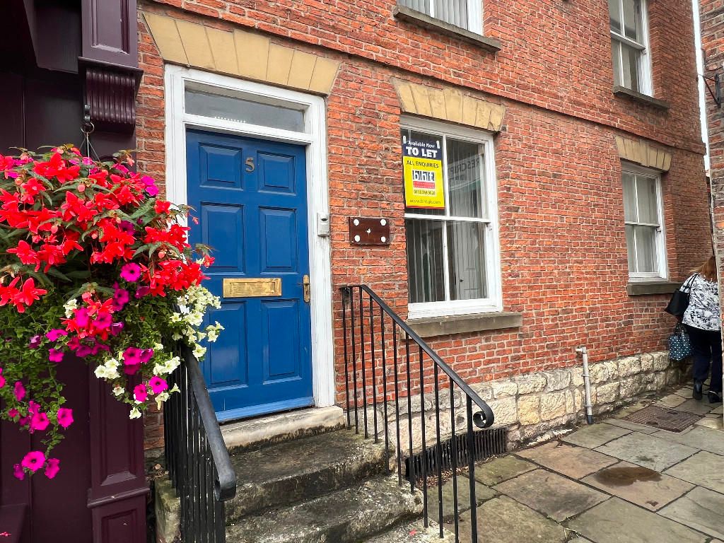 Office to let in Kirkgate, Tadcaster, North Yorkshire, North Yorkshire LS24, £8,000 pa