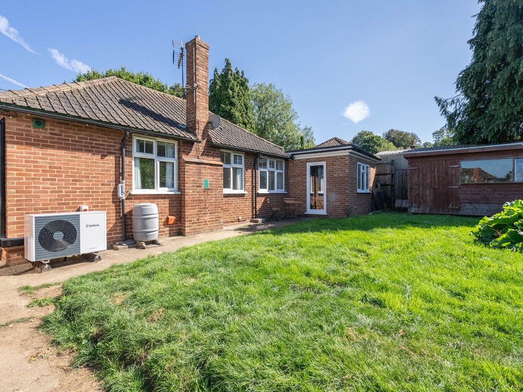 3 bed detached bungalow for sale in Clump Avenue, Tadworth KT20, £625,000