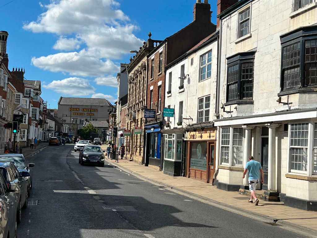 Retail premises to let in Bridge Street, Tadcaster, North Yorkshire, North Yorkshire LS24, £12,000 pa