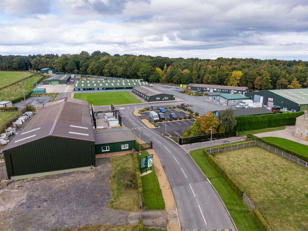 Industrial to let in Unit 2B, Follifoot Ridge Farm Business Park, Harrogate HG3, £18,000 pa