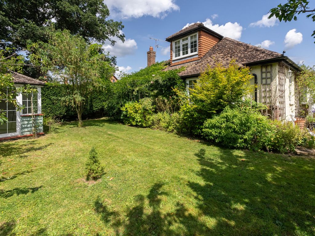 4 bed detached house for sale in Wheelers Lane, Brockham, Betchworth RH3, £850,000