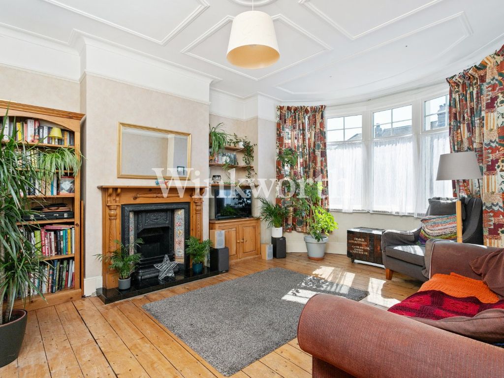 3 bed terraced house for sale in Upsdell Avenue, London N13, £635,000