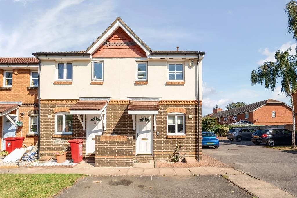 2 bed end terrace house for sale in Slough, Berkshire SL1, £350,000