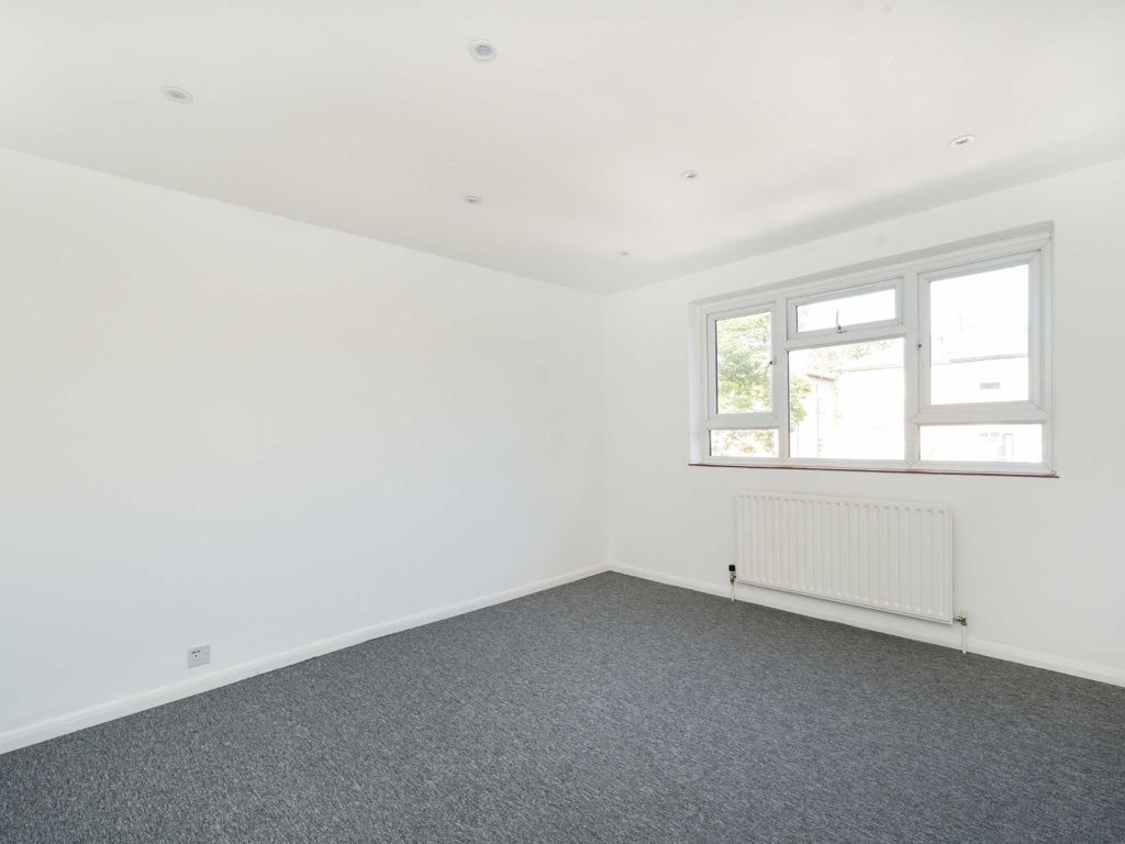 1 bed flat for sale in Trinder Road, London N19, £350,000