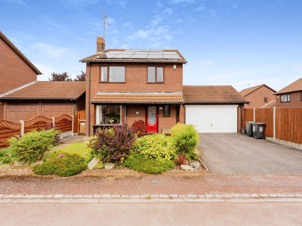 4 bed detached house for sale in Harbury Dell, Luton LU3, £525,000