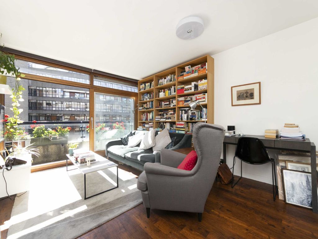 1 bed flat for sale in Barbican, London EC2Y, £600,000
