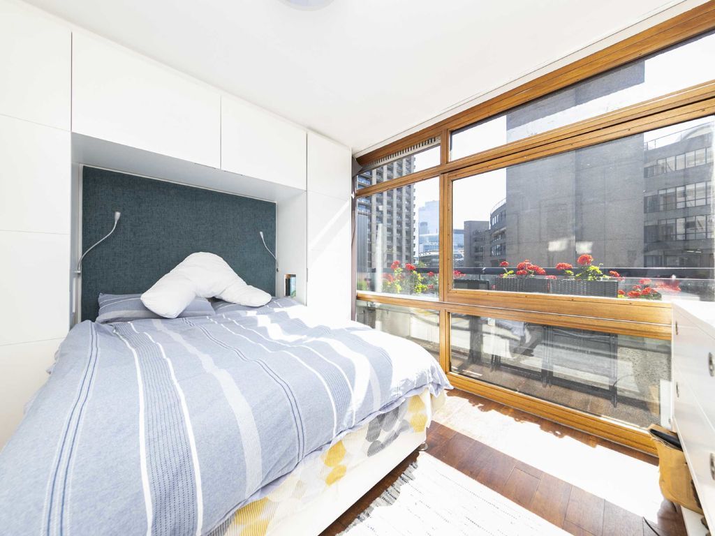 1 bed flat for sale in Barbican, London EC2Y, £600,000