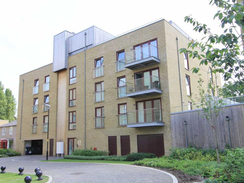 2 bed flat for sale in Kings Mill Way, Denham UB9, £415,000