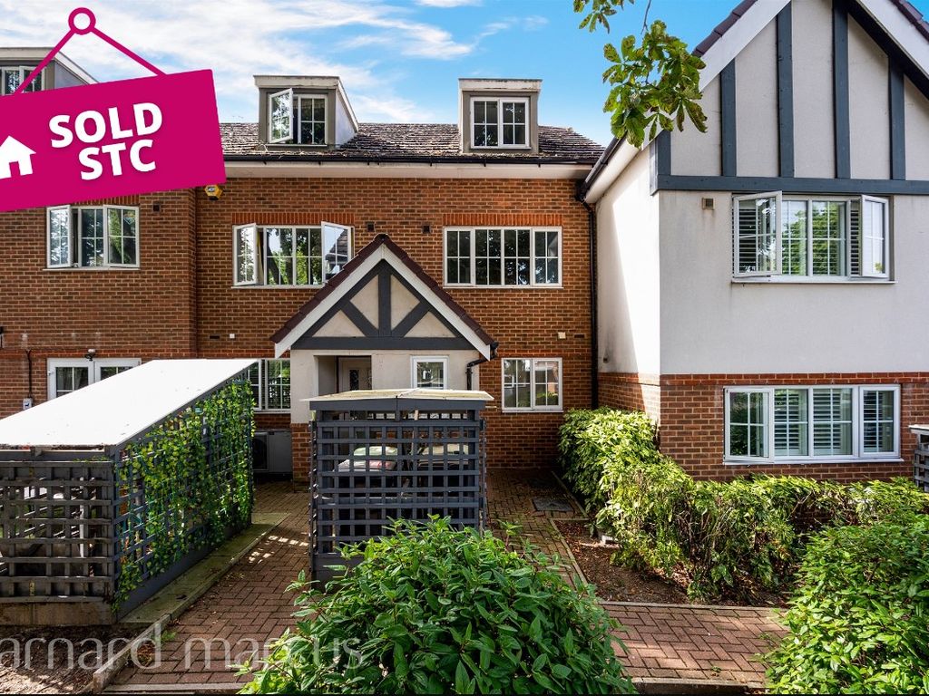4 bed terraced house for sale in Cuddington Avenue, Worcester Park KT4, £585,000