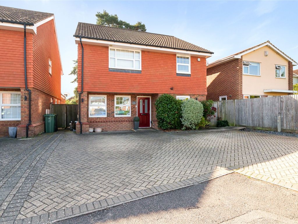 4 bed detached house for sale in Lightwater, Surrey GU18, £850,000