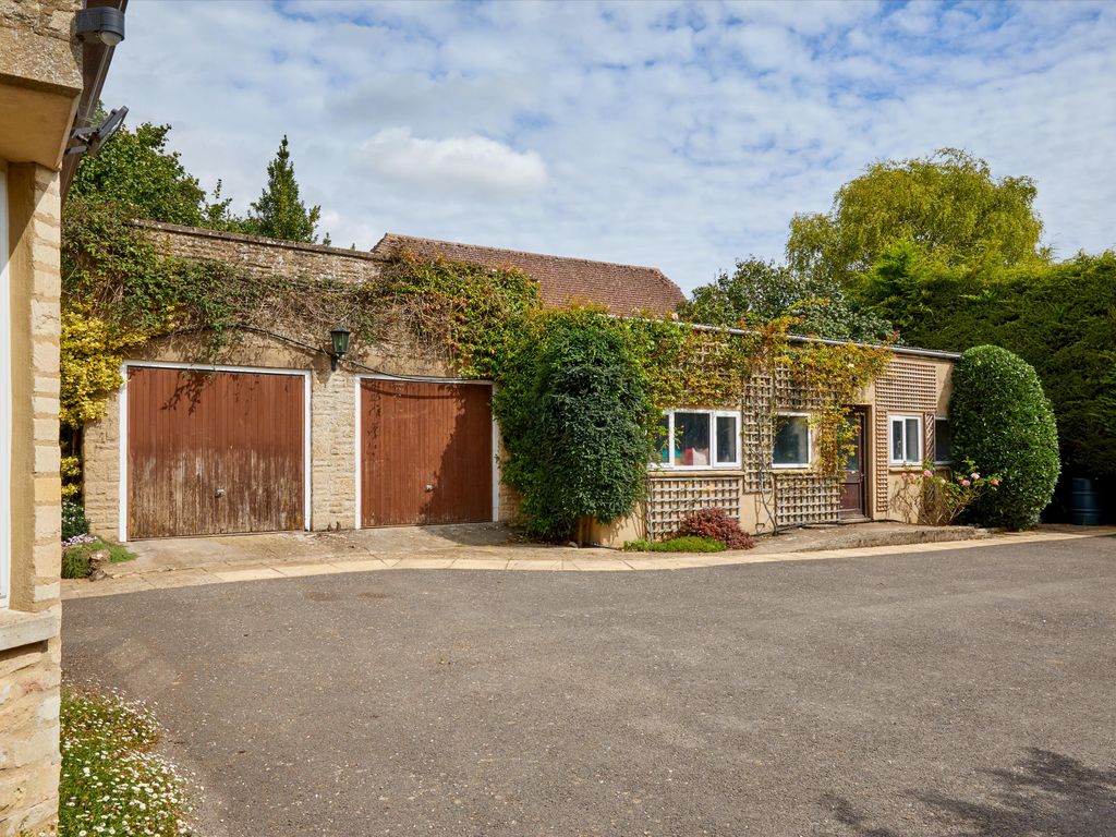 4 bed detached house for sale in Chadlington, Chipping Norton, Oxfordshire OX7, £1,750,000