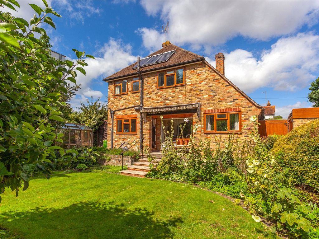4 bed detached house for sale in Marlow Bridge Lane, Marlow SL7, £1,395,000