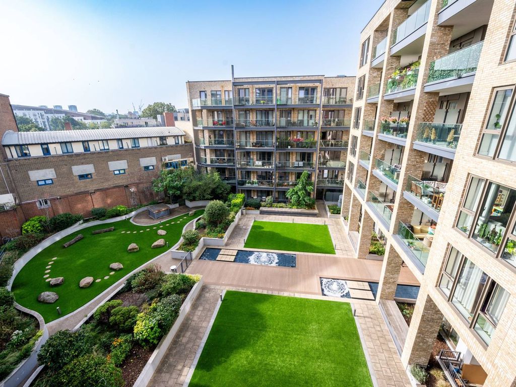 1 bed flat for sale in The Grange, Bermondsey, London SE1, £550,000