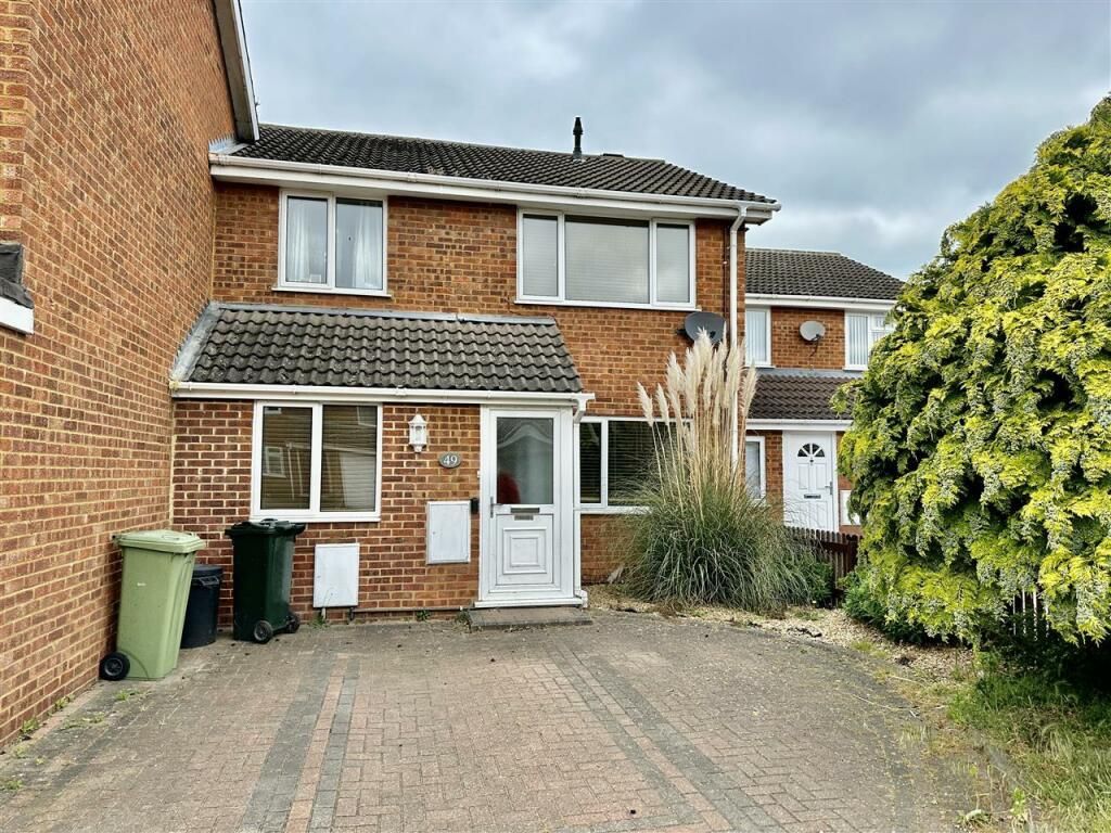 4 bed property for sale in Glenwoods, Newport Pagnell MK16, £425,000