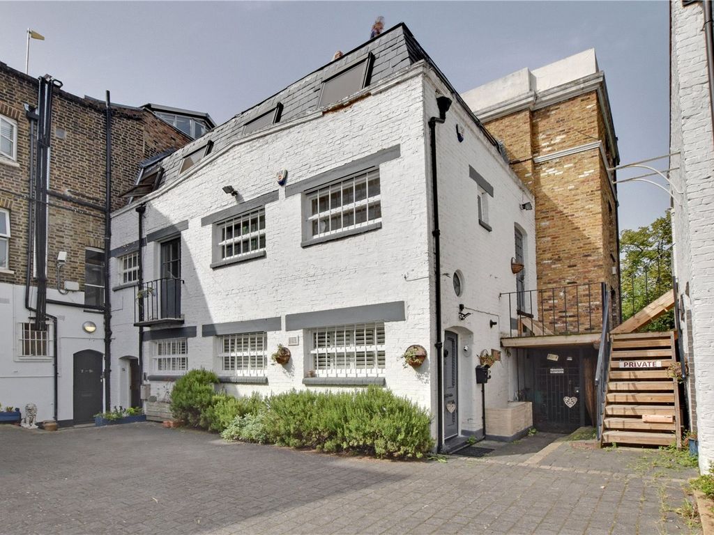 4 bed end terrace house for sale in Blackheath Village, Blackheath, London SE3, £1,350,000