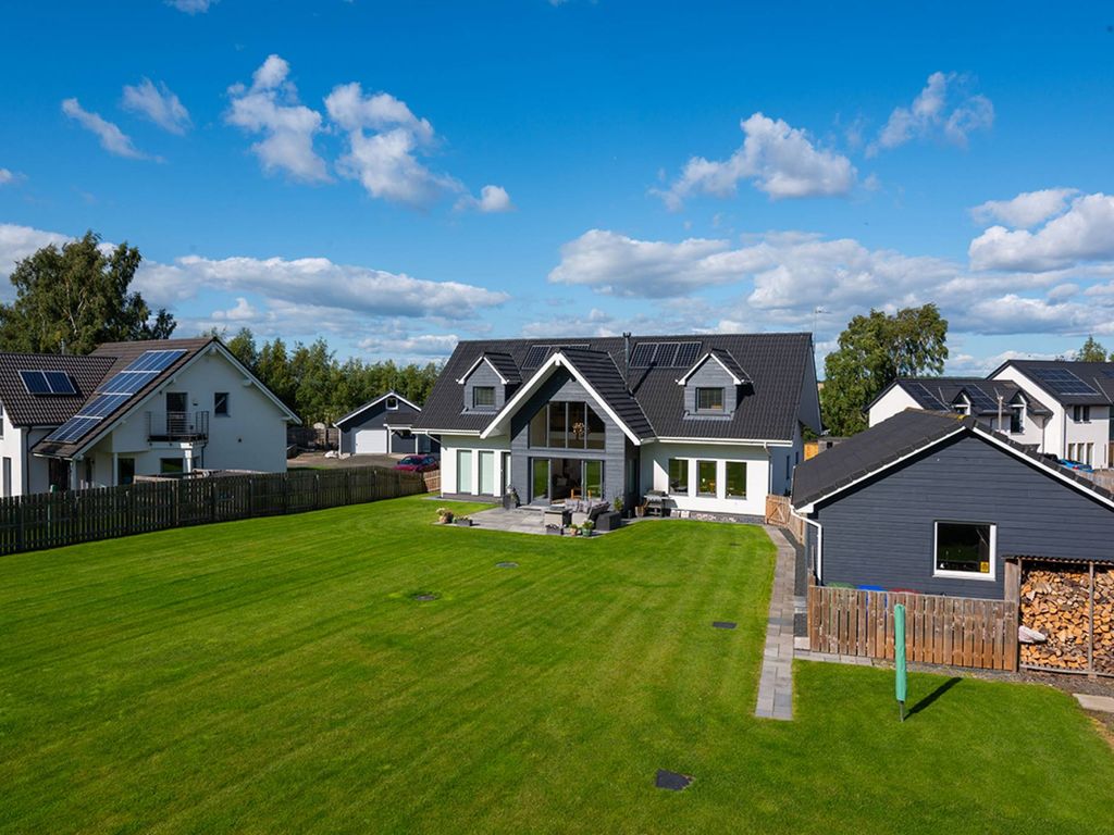 5 bed detached house for sale in The Sidings, Linlithgow EH49, £600,000