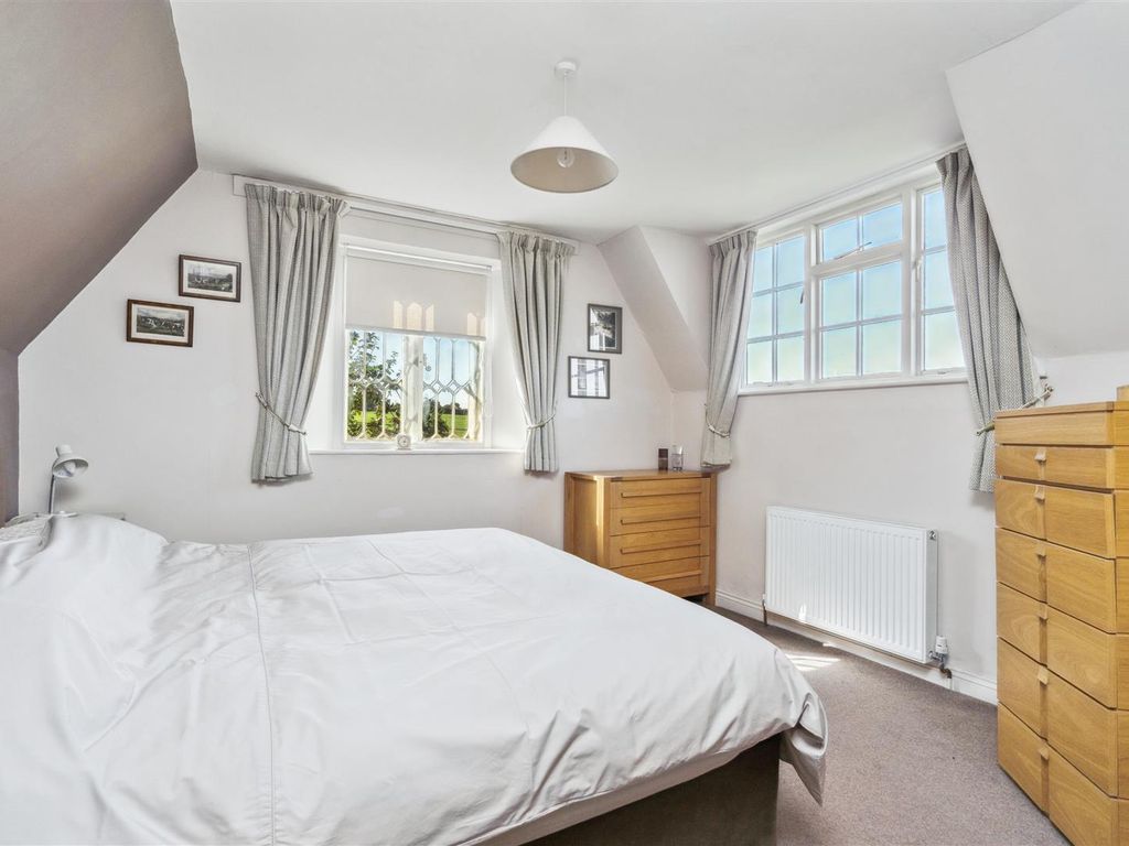 3 bed property for sale in Filgrave, Newport Pagnell MK16, £650,000
