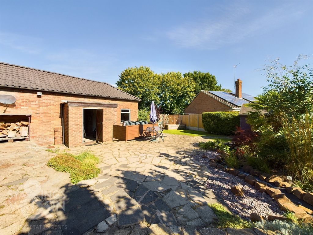 3 bed semi-detached bungalow for sale in Hockering Lane, Bawburgh, Norwich NR9, £400,000