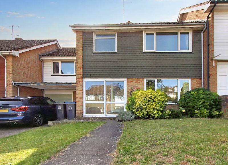 4 bed terraced house for sale in Boundary Way, Addington, Croydon CR0, £560,000