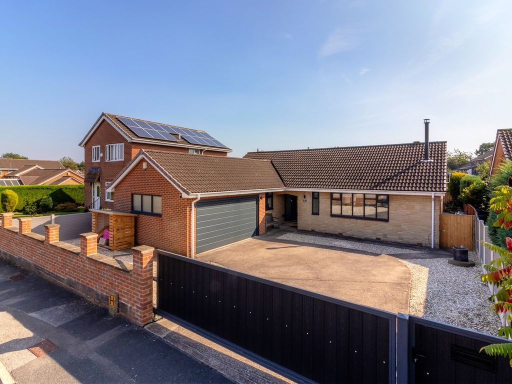 3 bed detached bungalow for sale in Crowden Walk, Pogmoor, Barnsley S75, £425,000