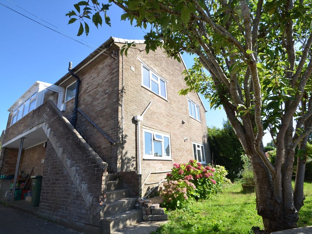 2 bed flat for sale in Bisley Road, Stroud GL5, £170,000
