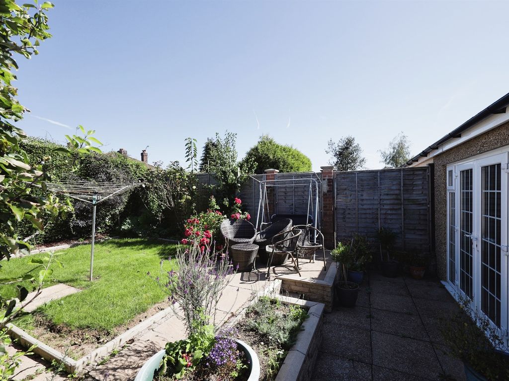 2 bed semi-detached bungalow for sale in Kesters Road, Chesham HP5, £420,000