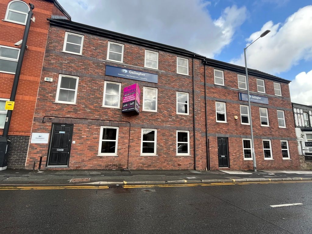 Office to let in St. Georges Road, Bolton BL1, £45,000 pa