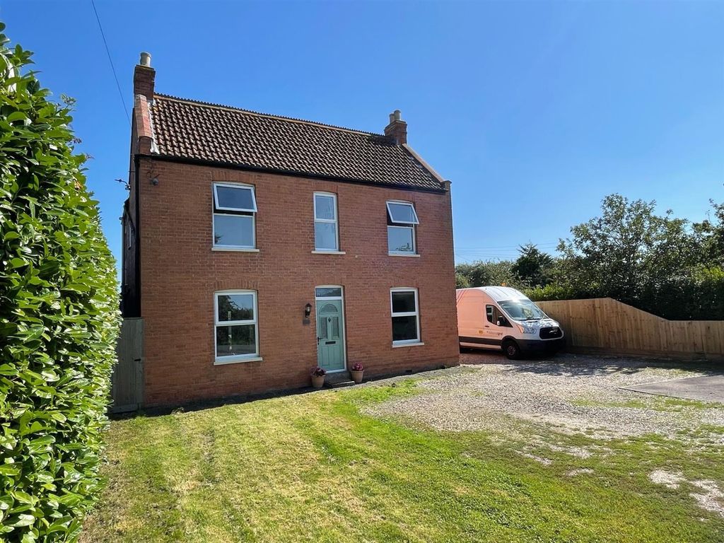 4 bed detached house for sale in Isleport Road, Highbridge TA9, £479,995