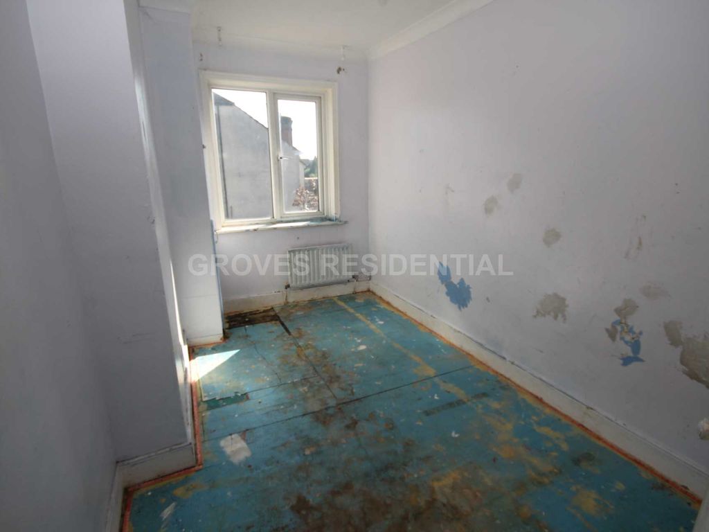 3 bed semi-detached house for sale in Mount Road, New Malden KT3, £575,000