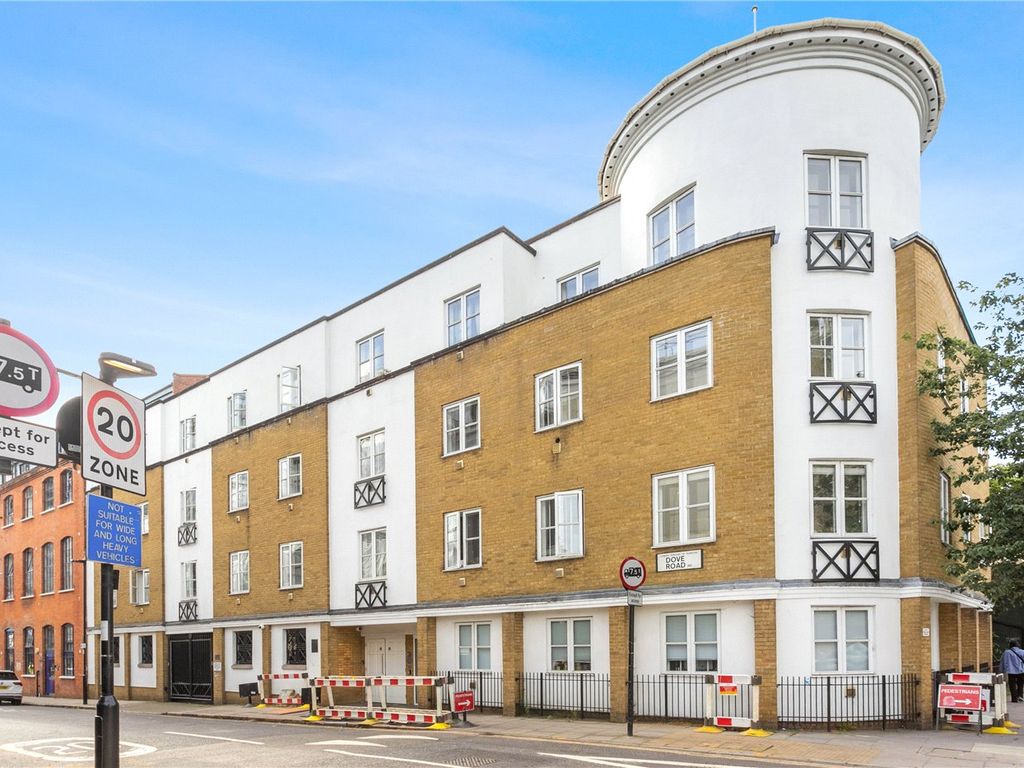 1 bed flat for sale in The Pinnacle, 2 Dove Road, London N1, £400,000