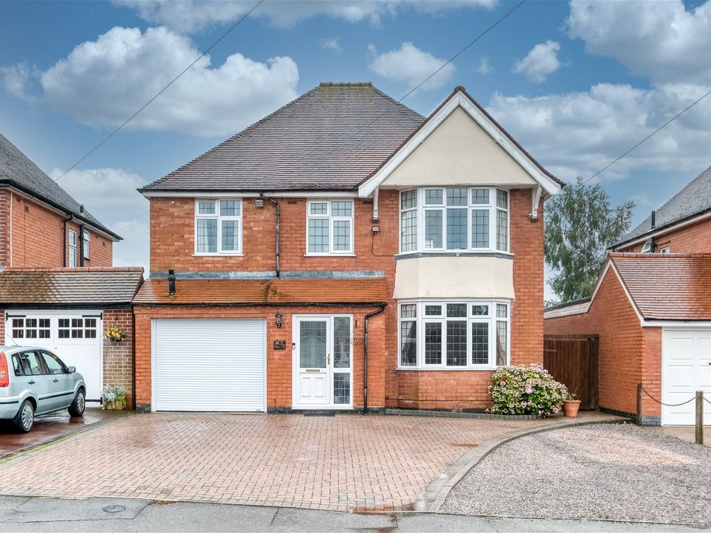 4 bed detached house for sale in Avenue Road, Astwood Bank, Redditch B96, £485,000