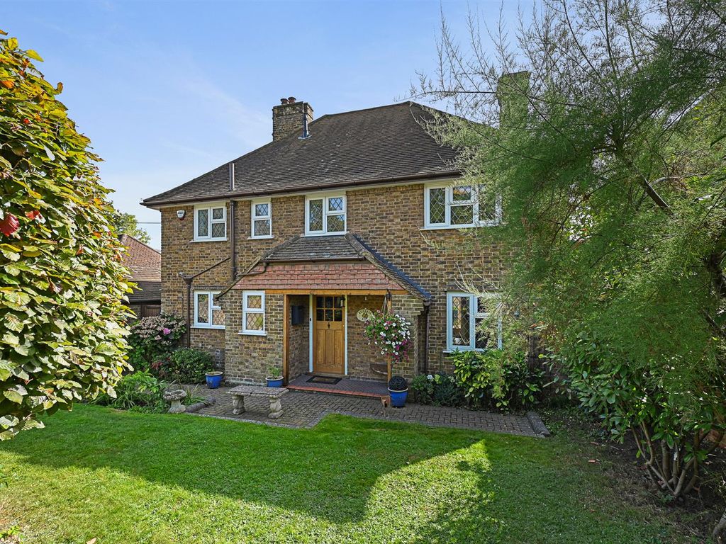 3 bed property for sale in Upper Road, Denham, Uxbridge UB9, £825,000