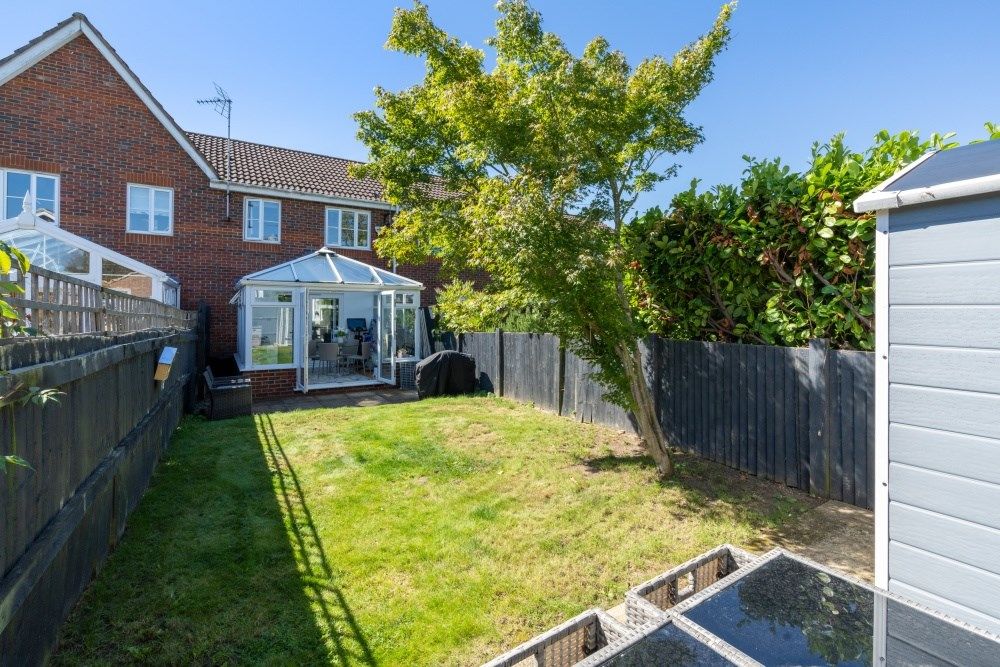 2 bed terraced house for sale in Salisbury Close, Amersham HP7, £550,000