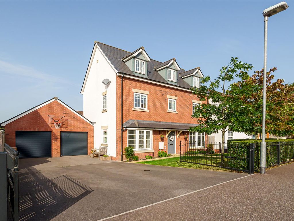 5 bed detached house for sale in Hardys Road, Bathpool, Taunton TA2, £560,000