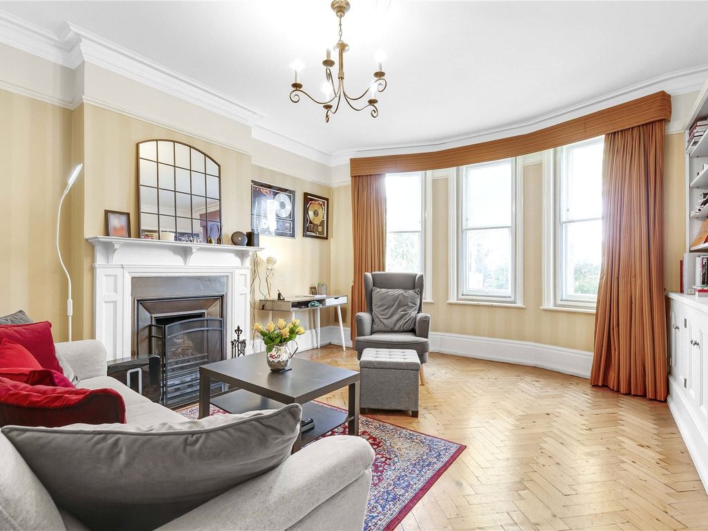 3 bed flat for sale in Castelnau Mansions, London SW13, £950,000
