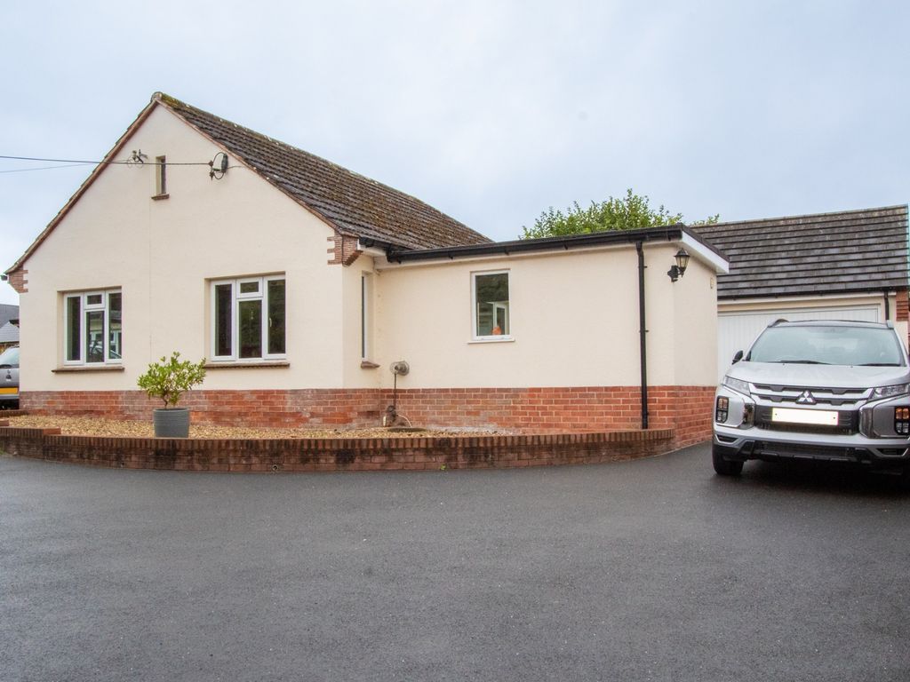 3 bed bungalow for sale in Cadhay, Ottery St. Mary EX11, £545,000