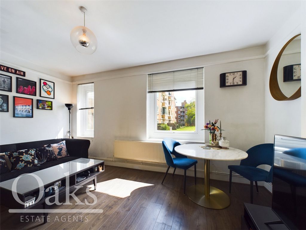 2 bed flat for sale in Tulse Hill, London SW2, £340,000