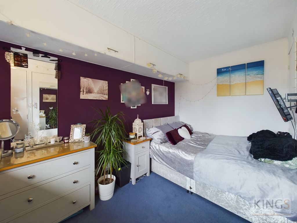 2 bed terraced house for sale in Oak Grove, Hatfield AL10, £325,000