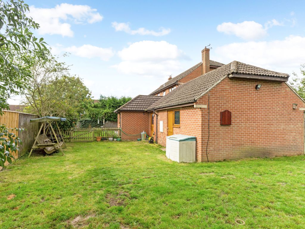 4 bed detached house for sale in Worlds End, Newbury RG20, £700,000