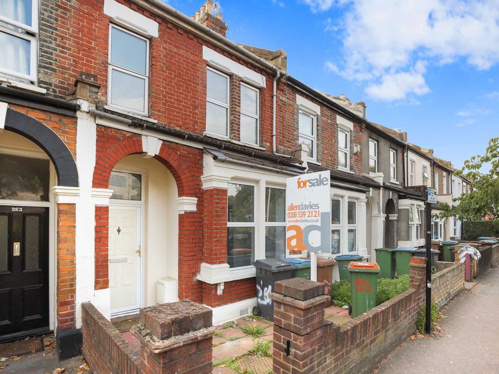 3 bed property for sale in Cann Hall Road, Leytonstone E11, £625,000