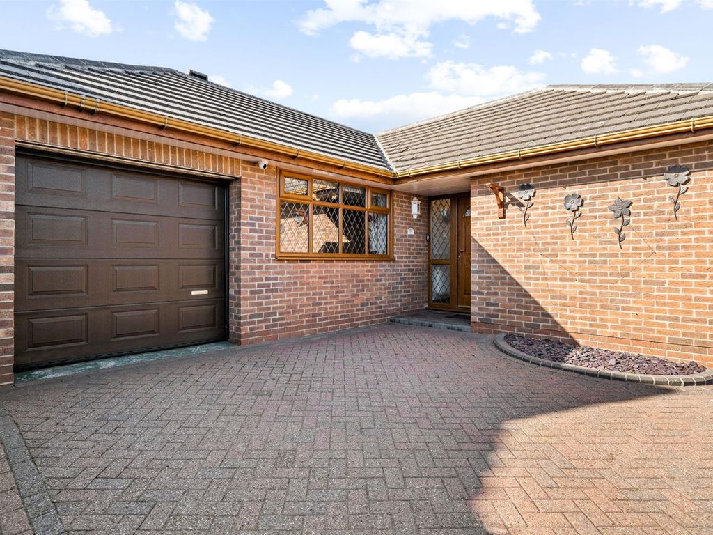 3 bed detached bungalow for sale in Heron Way, Mickleover, Derby DE3, £375,000