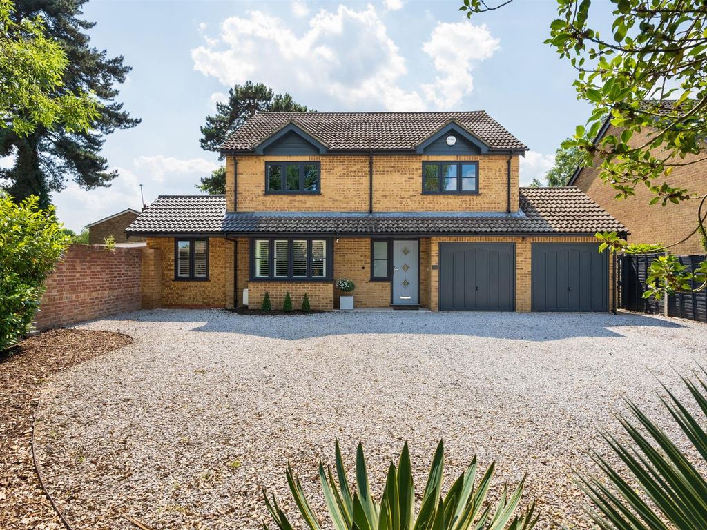 4 bed detached house for sale in Lincoln Gardens, Twyford, Reading RG10, £1,250,000