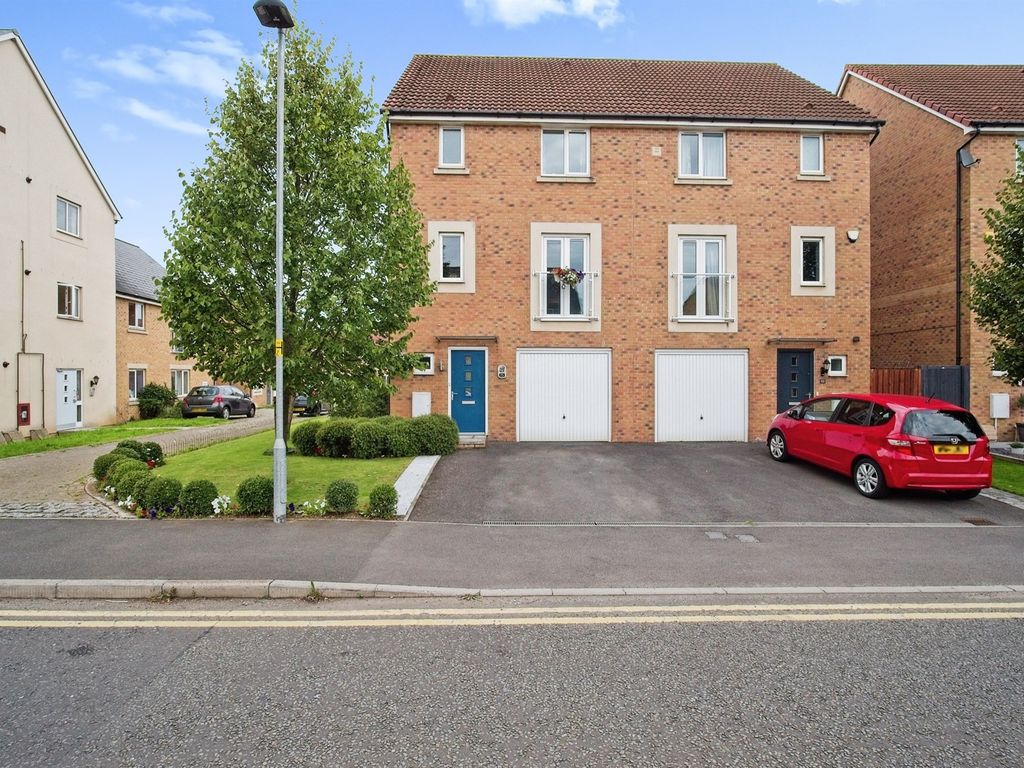 4 bed town house for sale in Newlands Lane, Emersons Green, Bristol BS16, £450,000