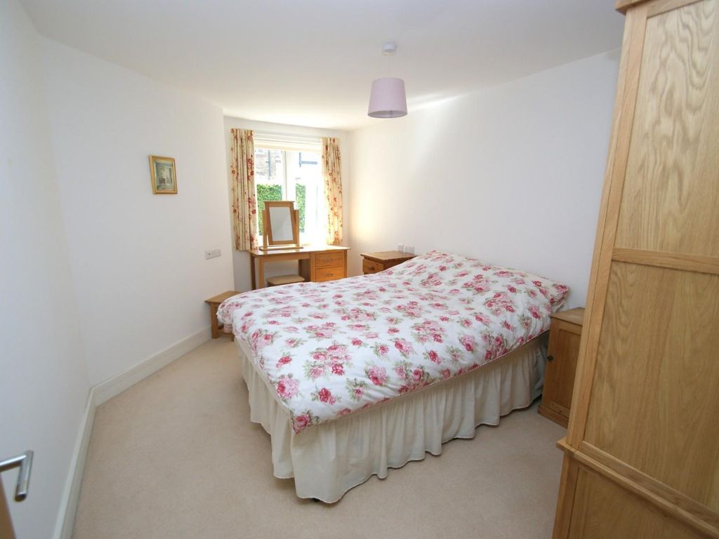 2 bed flat for sale in Legions Way, Bishop's Stortford CM23, £360,000